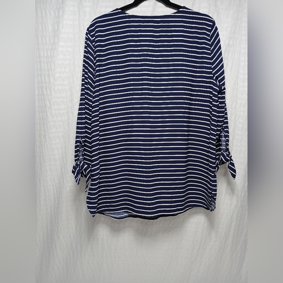 Talbots Ladies V Neck 3/4 Sleeve Blouse. Size XL NWT - Picture 2 of 7